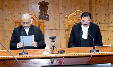 *छत्तीसगढ़ उच्च न्यायालय के मुख्य न्यायाधीश रमेश सिन्हा ने उच्च न्यायालय कोर्ट हाल में न्यायधीश दीपक कुमार तिवारी दिलाई स्थाई जज की शपथ*