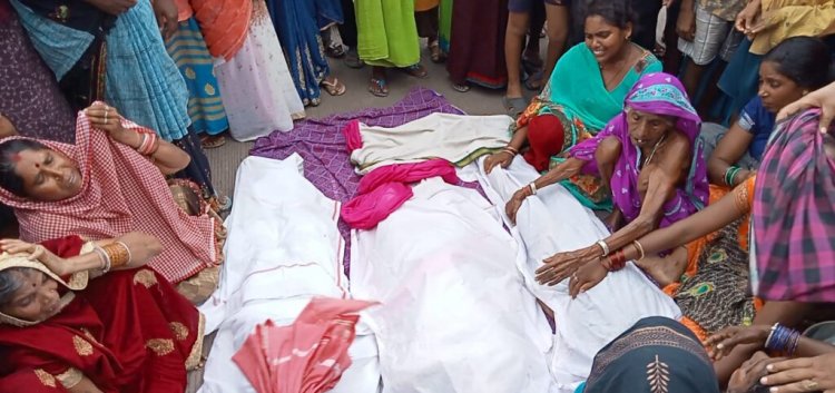 *बड़ी खबर: अरपा नदी में डूबने से गांव के एक ही परिवार के तीन बच्चियों की मौत,अवैध उत्खनन बना मासूमों की मौत का कारण*,गुस्साए ग्रामीणों ने मेन रोड पर चक्का जाम कर दिया ,पुलिस और प्रशासन के अधिकारी पहुंचे मौक़े पर