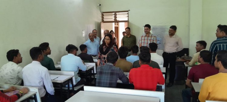 कौशल विकास विभाग की सचिव शम्मी आबिदी ने किया लाइवलीहुड कॉलेज का निरीक्षण