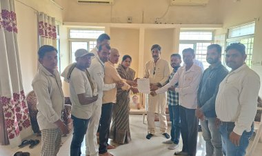 बिल्हा विधानसभा से टिकट के लिए जिला पंचायत सदस्य जागेश्वरी घनश्याम वर्मा ने की दावेदारी, ब्लाक अध्यक्ष को सौंपा आवदेन