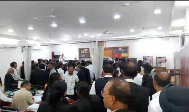 देखिए वीडियो: न्यायधानी में जजों का हुआ बहिष्कार,अधिवक्ताओं ने की जमकर नारेबाजी
