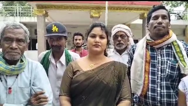 किसानों को  मुआवजा की राशि दिलाने कमिश्नर कार्यालय पहुची डॉ सरिता भारद्वाज