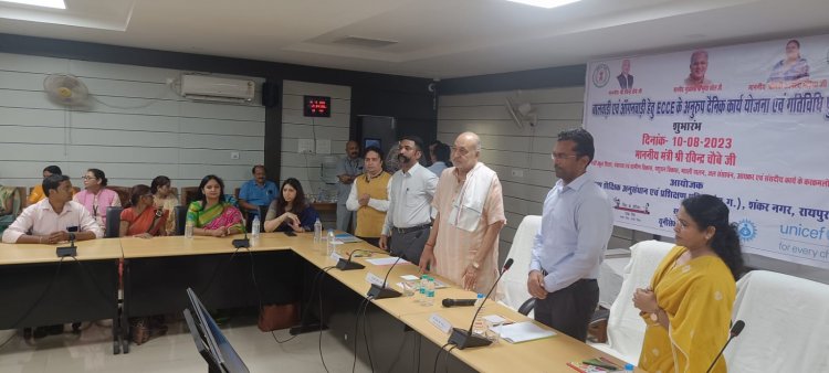 देश में पहला राज्य बना छत्तीसगढ़ जिसने, आंगनबाड़ी एवं बालवाड़ी के लिए गतिविधि पुस्तिका का किया निर्माण.. रविंद्र चौबे शिक्षामंत्री के कर कमलों से पुस्तिका का हुआ शुभारंभ