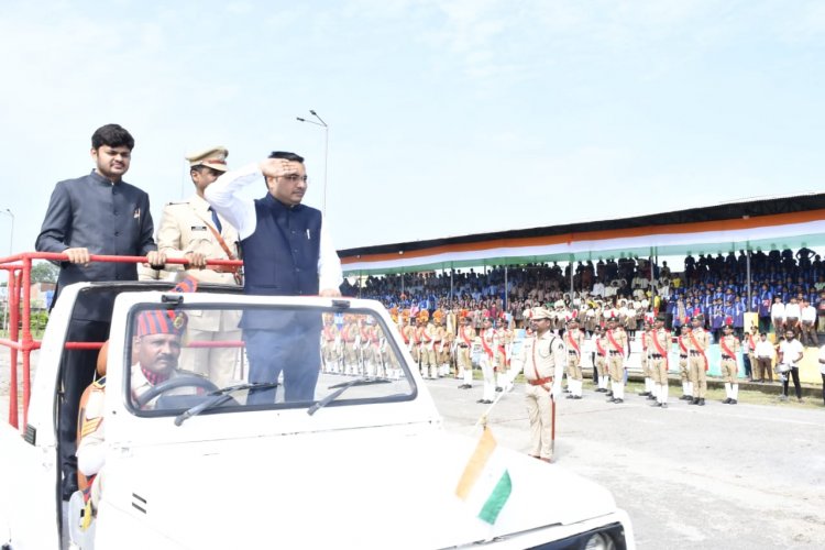 *जिले में 15 अगस्त स्वतंत्रता दिवस गरिमामय वातावरण में मनाया जाएगा*  *कलेक्टर एवं एसपी ने किया जिला स्तरीय समारोह के अंतिम  अभ्यास  का निरीक्षण*