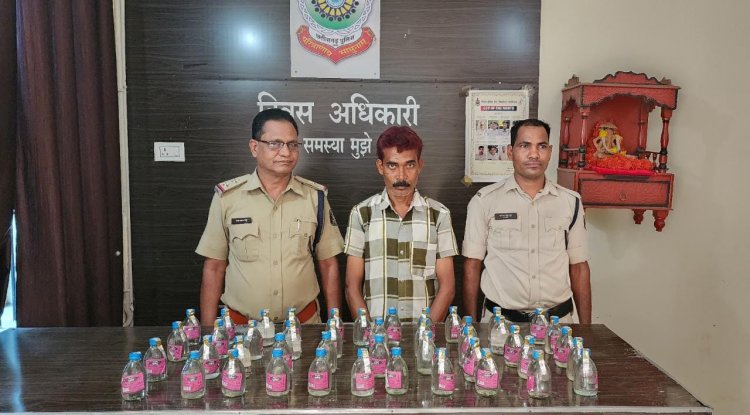 अवैध रूप से देशी शराब बेचते युवक गिरफ्तार 45 पाव देशी शराब जप्त