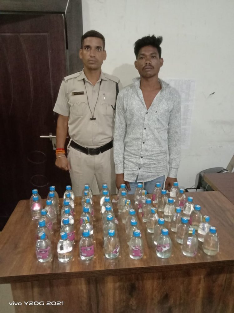 ड्राई डे के दिन शराब बेचने वाले आदतन को पुलिस ने किया गिरफ्तार