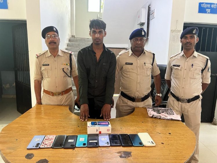 तोरवा थाना क्षेत्र में रेल्वे स्टेशन के आस पास मोबाईल चोरी करने वाले युवक को पुलिस ने किया गिरफ्तार