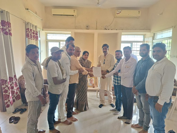 बिल्हा विधानसभा से टिकट के लिए जिला पंचायत सदस्य जागेश्वरी घनश्याम वर्मा ने की दावेदारी, ब्लाक अध्यक्ष को सौंपा आवदेन