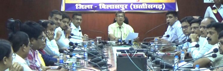 कलेक्टर ने ली नोडल अधिकारियों की बैठक कहा निर्वाचन कार्य पूरी पारदर्शिता से करे
