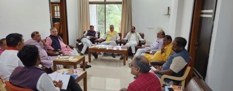 बीजेपी घोषणा पत्र समिती की बैठक शुरू