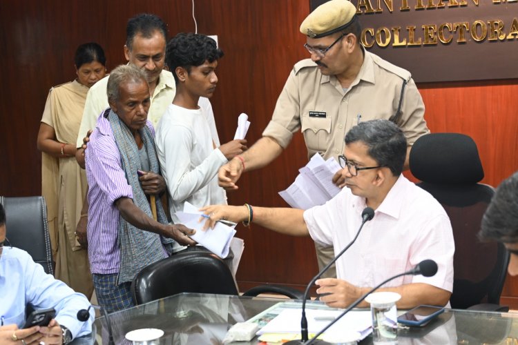 जन चौपाल में कलेक्टर ने सुनी लोगों की समस्याएं,अधिकारियो को दिए निराकरण के निर्देश
