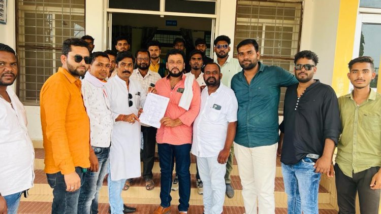 जिला पंचायत सदस्य ने अपने समर्थको के किया आवेदन