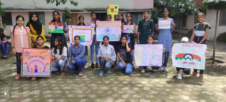 नुक्कड़ नाटक के माध्यम से स्कूली बच्चों मतदाता जागरुकता संदेश