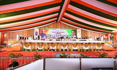 सकरी के परसदा में आयोजित राज्य स्तरीय सम्मेलन में शामिल होंगे राहुल गांधी,कार्यक्रम में पहुंचे हुए आम जनता की भीड़ देखिए तस्वीरें