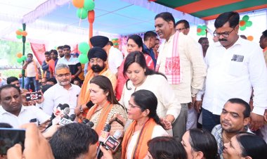 बेलतरा विधानसभा में आयोजित परिवर्तन यात्रा में केन्द्रीय राज्य मंत्री मीनाक्षी लेखी ने जन सभा को संबोधित,राज्य सरकार को लिया आड़े हाथ,भ्रष्टाचार के नाम पर छत्तीसगढ़ पुरे देश में हो रहा मशहूर