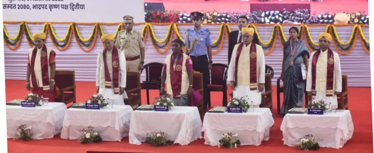 गुरु घसीदास विश्वविद्यालय के दसवें दीक्षांत समारोह में पहुंची राष्ट्रपति द्रौपदी मुर्मू, जय जोहार के साथ के साथ अपने संबोधन की शुरुआत करते हुए कहा