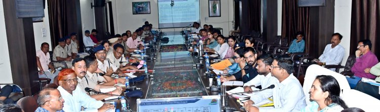 *पुलिस, आबकारी, जीएसटी, खनिज, परिवहन एवं खाद्य सहित संबंधित विभाग के अधिकारियों को दिए गए आवश्यक निर्देश*  *आगामी विधानसभा निर्वाचन के दौरान आर्थिक अपराधों पर नियंत्रण एवं व्यय अनुवीक्षण हेतु कलेक्टर की अध्यक्षता में बैठक सम्पन्न