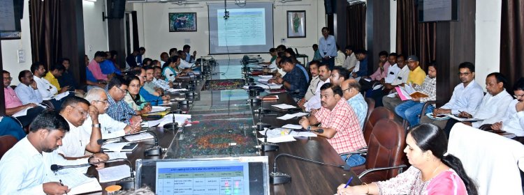 *निर्धारित समय-सीमा में लंबित प्रकरणों का निराकरण तथा योजनाओं का लाभ दिलाना सुनिश्चित करें - कलेक्टर राहुल देव*  *साप्ताहिक समय-सीमा की बैठक सम्पन्न*