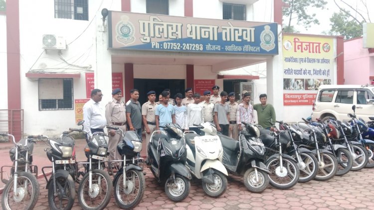 बाईक चोरी के मामले 6युवक सहित एक नाबालिग गिरफ्तार, आरोपिया से अलग अलग जगहों से 12 बाईक जप्त