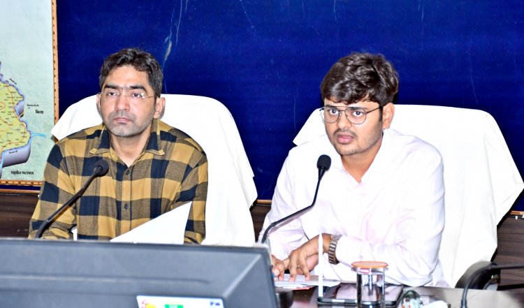 कलेक्टर राहुल देव समीक्षा बैठक में बोले गोधन न्याय योजना के क्रियान्वयन मेल प्रवाही बर्दाश्त नहीं की जाएगी