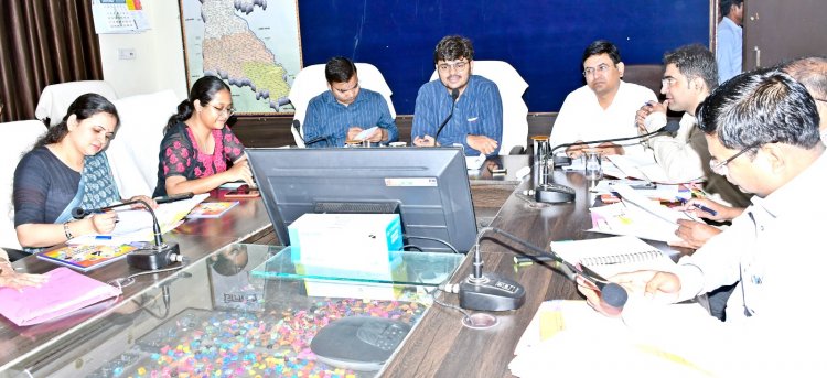 *जनदर्शन और कॉल सेंटर के प्रकरणों का त्वरित निराकरण कर लोगों को राहत पहुंचाएं - कलेक्टर राहुल देव*  *गिरदावरी के कार्य को निर्धारित समय पर पूर्ण करने के दिए निर्देश
