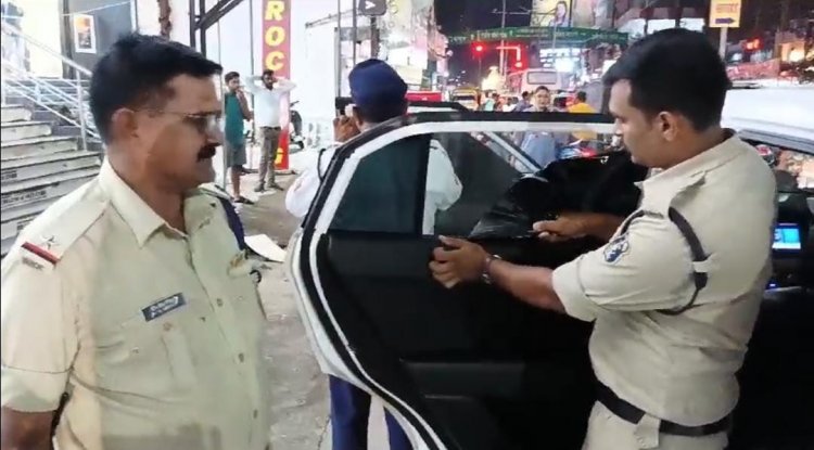 कर्कश ध्वनि वाले बुलेट, डार्क काली फिल्म लगी कार और नो पार्किंग में खड़ी गाड़ियों पर ट्रेफिक पुलिस की कार्यवाही