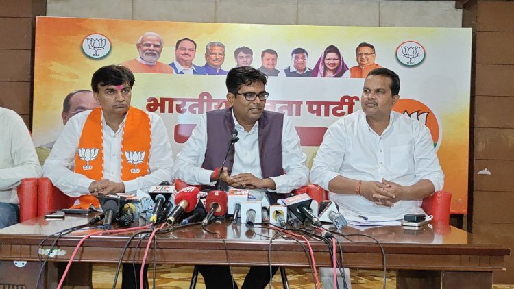 चला चली की बेला में कांग्रेस के नेता अर्श से लेकर फर्श तक पैसा समेटने में लगे हैं,मुख्यमंत्री खुद एटीएम बन सकते हैं तो विधायक भी कुछ पैसे निकाल सकते है - ओपी चौधरी