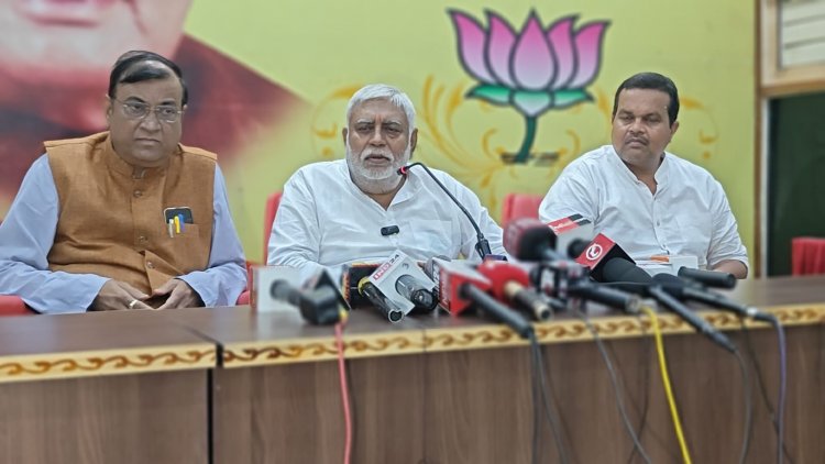 पूर्व मंत्री प्रेमप्रकाश पांडेय ने श्रम विभाग में कानूनों के खुले तौर पर उल्लंघन और श्रमिको को सामाजिक सुरक्षा के लाभ से वंचित रखे जाने का लगाया आरोप