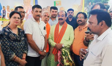नियमितीकरण की मांग को लेकर मुक्त विश्वविद्यालय की कर्मचारी भाजपा अध्यक्ष अरुण शाह से मिले चुनावी घोषणा पत्र में मांग को शामिल करने साव ने दिया आश्वासन