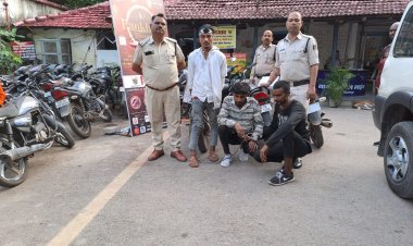 सिविल लाइन पुलिस मोटर साइकल की चोरी कर बेचने वाले तीन आरोपियों को किया गिरफ्तार,बाईक किया बरामद
