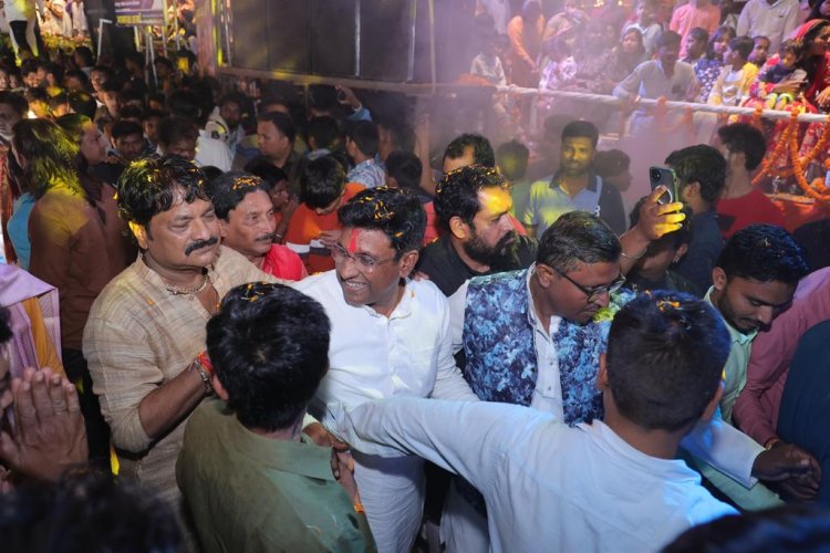 रायपुर ग्रामीण विधायक सत्यनारायण शर्मा एवं पंकज शर्मा ने किया झांकियों का स्वागत वदन अभिनंदन