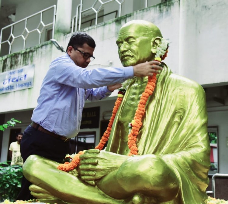 कलेक्टर संजीव झा ने गांधी जी एवं शास्त्री जी को किया नमन