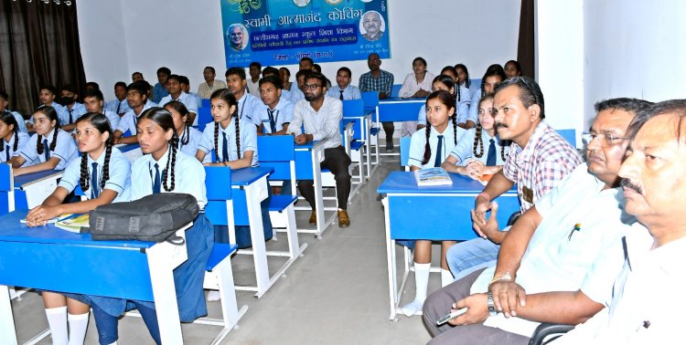 *मुख्यमंत्री भूपेश बघेल ने वीडियो कांफ्रेंसिंग के माध्यम से स्वामी आत्मानंद कोचिंग योजना का किया शुभारंभ*  *जिले के शासकीय स्कूलों में अध्ययनरत कक्षा 12वीं के 300 विद्यार्थियों को मिलेगी जेईई तथा नीट की निःशुल्क कोचिंग, बच्चों में दिखा उत्साह