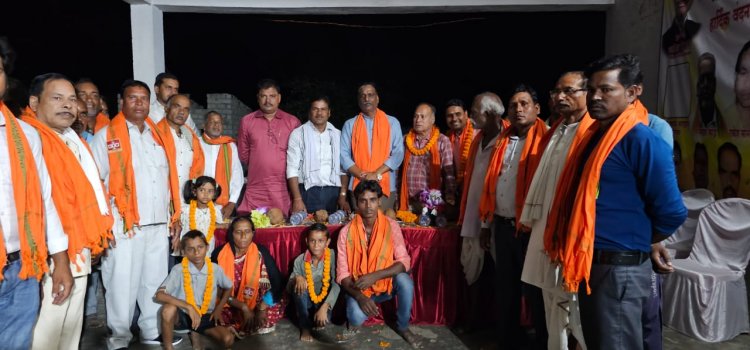 बेलतरा विधानसभा में कांग्रेस को झटका,ग्राम सेंदरी में सतनामी समाज के लोगों ने भाजपा की सदस्यता,विधायक रजनीश सिंह के काम से प्रभावित होकर ली सभी ने पार्टी की सदस्यता