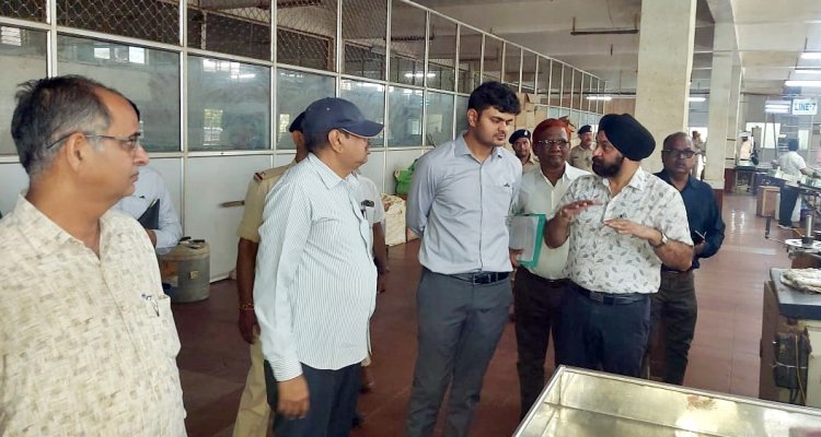*कलेक्टर एवं जिला निर्वाचन अधिकारी ने भाटिया वाईन मर्चेन्ट्स का किया निरीक्षण