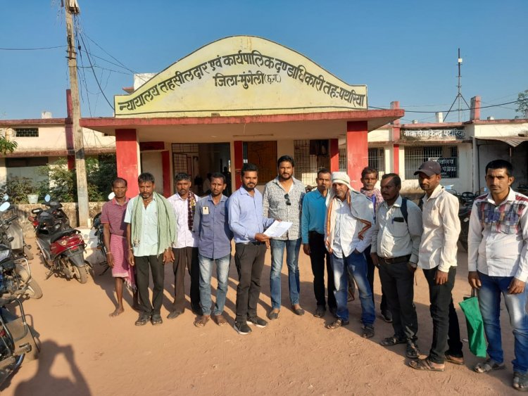 धान खरीदी केंद्र स्थान्तरित करने से आक्रोशित ग्रामीणों ने दिया चुनाव बहिष्कार की चेतावनी
