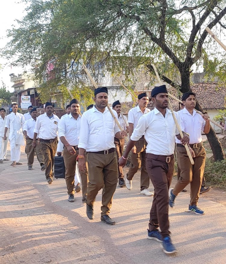 राष्ट्रीय स्वयंसेवक संघ ने मनाया विजयादशमी उत्सव, पथरिया नगर में निकला पथ संचलन