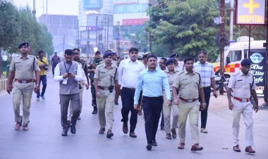 कलेक्टर अवनीश शरण ने कहा 17नवंबर को निर्भीक होकर करे मतदान, फ्लैग मार्च के माध्यम से दिया शांतिपूर्ण मतदान का संदेश
