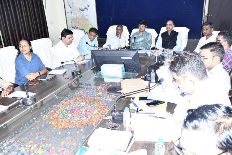 *व्यापक चुनावी तैयारियों के संबंध में प्रेक्षकों ने ली मैराथन बैठक*  *निष्पक्ष चुनाव के लिए आपसी तालमेल एवं सतर्कता से कार्य करने दिए निर्देश