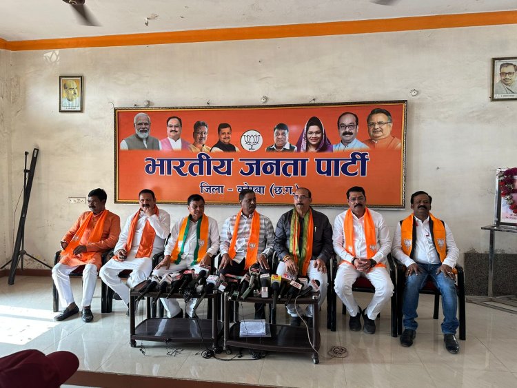 कोरबा में आयोजित प्रेस कॉन्फ्रेंस को विधायक रजनीश ने किया सम्बोधित