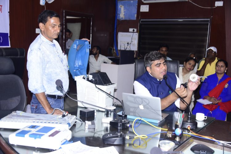 *ईव्हीएम कमीशनिंग का मिला अधिकारियों को प्रशिक्षण*  *स्ट्रांग रूम में आज से शुरू होगी कमीशनिंग