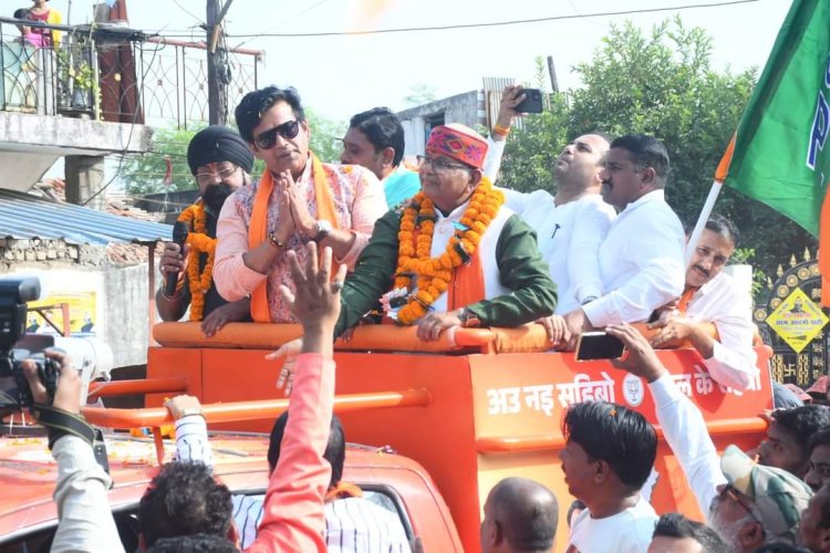 भाजपा सांसद रवि किशन ने बिल्हा विधानसभा के सिरगिट्टी में किया रोड शो,
