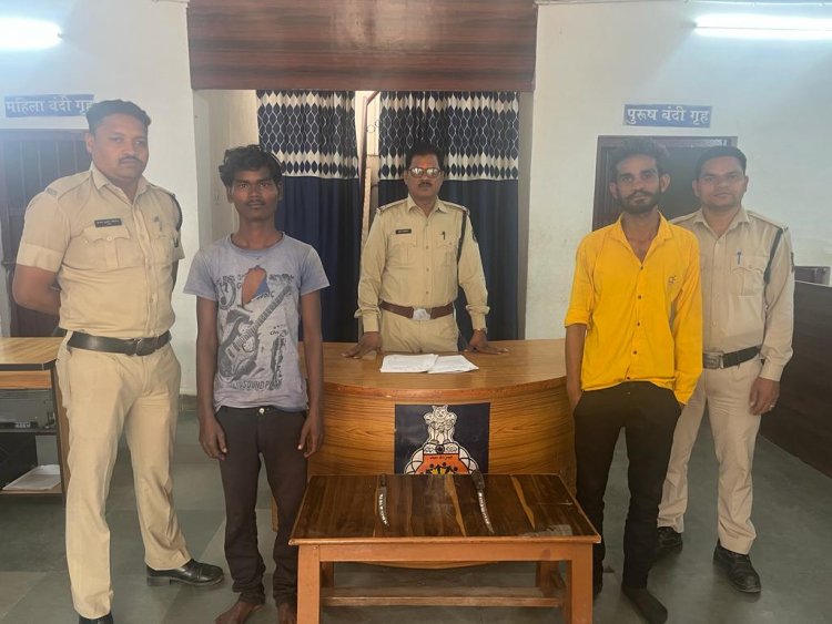 सार्वजनिक स्थान पर धारदार हथियार दिखाकर लोगों को डराने वाले दो बदमाश को रतनपुर पुलिस ने किया गिरफ्तार*