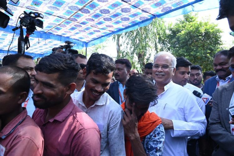 पाटन में मुख्यमंत्री भूपेश बघेल ने परिवार सहित किया मतदान