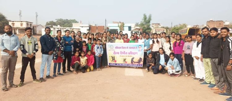 संविधान दिवस पर बालिकाओं ने सीखा आत्म रक्षा के गुर