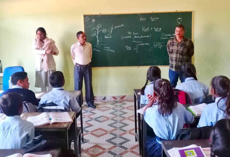 *स्कूल में अनुपस्थित पाए गए शिक्षकों को कारण बताओ नोटिस जारी*