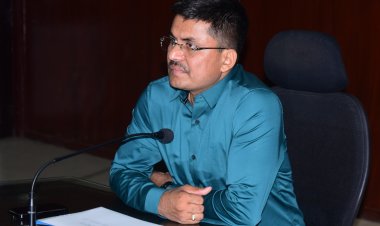स्कूल शिक्षा विभाग की समीक्षा बैठक में कलेक्टर ने कहा समय पर स्कूल नहीं आने वाले शिक्षकों पर होगी सख्त कार्रवाई, अभियान चलाकर जाति प्रमाण पत्र बनवाने दिए निर्देश