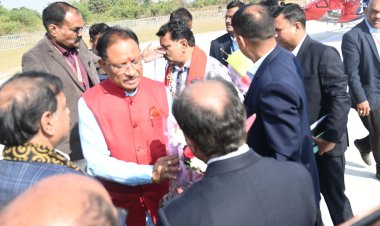 मुख्यमंत्री विष्णु देव साय का हैलीपेड पर हुआ जोशीला स्वागत,