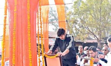 *कलेक्टर एवं जनप्रतिनिधिगण नगर पंचायत पथरिया में स्वच्छता अभियान में हुए शामिल, सुशासन स्थापित करने लिया गया संकल्प