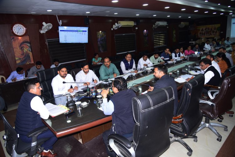 कलेक्टर अवनीश शरण ने ली राजस्व अधिकारियों की बैठक,सभी एसडीएम को अपने तहसील क्षेत्र के प्रकरणों को तय समय पर पूर्ण करने दिए निर्देश,